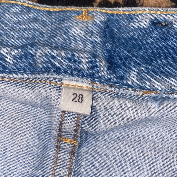 Agolde Parker vintage cutoff short light wash jean shorts with alterations - Picture 7 of 8